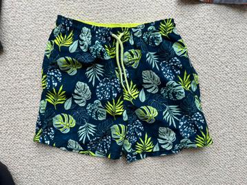 Prachtige zwemshort 158 -164 beschikbaar voor biedingen