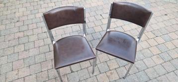 Set van 9 vintage stoelen beschikbaar voor biedingen