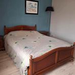 2 Persoonsbed met 2 nachttafels in massief kerselaar, Huis en Inrichting, Ophalen