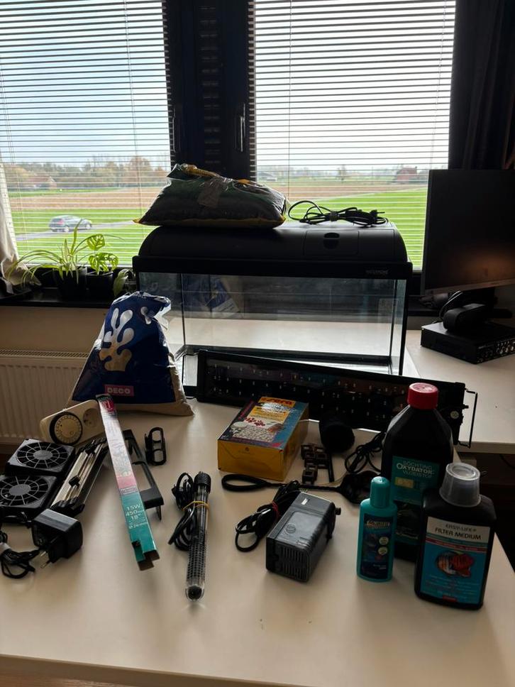 Volledige aquariumset (70L) met benodigdheden én vissen, Dieren en Toebehoren, Vissen | Aquaria en Toebehoren, Zo goed als nieuw