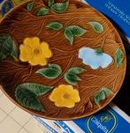 Magnifique  plat où  assiette avec fleur incrustées, Huis en Inrichting, Woonaccessoires | Schalen en Manden, Ophalen, Zo goed als nieuw
