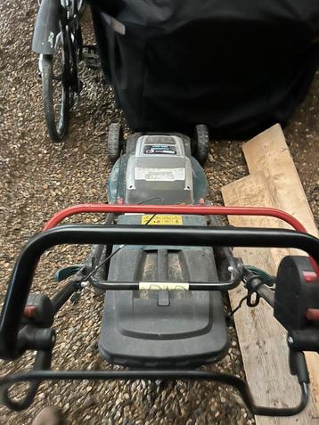 Powerplus zelfrijdende grasmaaier, Tondeuse rotative, Comme neuf, 40 à 49 cm, Enlèvement