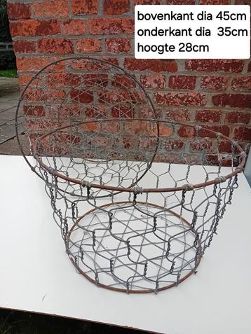 Grote draadmanden 2 stuks, totaalprijs 2 x 15 euro beschikbaar voor biedingen