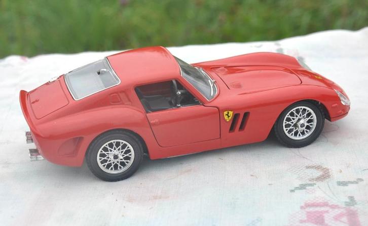 voiture 1/24 ferrari 250 GTO modele 1962 (3), Verzamelen, Automerken, Motoren en Formule 1, Zo goed als nieuw, Auto's, Ophalen of Verzenden