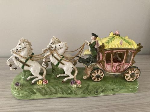Oude paardenkoets getrokken door 4 paarden, Antiek en Kunst, Antiek | Porselein, Ophalen of Verzenden