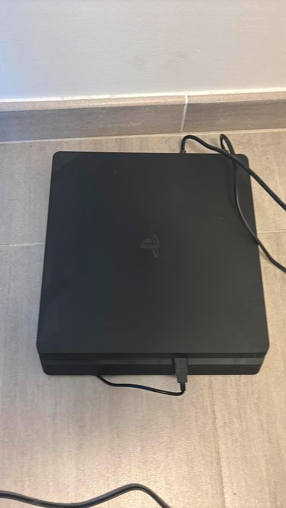 Ps4 slim amper gebruikt, Games en Spelcomputers, Spelcomputers | Sony PlayStation 4, Slim, Ophalen of Verzenden