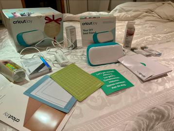 Cricut Joy + Gift Box et pleins d’accessoires! disponible aux enchères