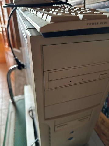 Ordinateur pc windows avec graveur dvd et souris 10€ !! beschikbaar voor biedingen