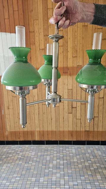 4 lustres tout pour 105 euros beschikbaar voor biedingen