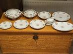 Ongebruikt 69 delig eetservies en koffieservies voor 12, Antiek en Kunst, Antiek | Servies compleet, Ophalen