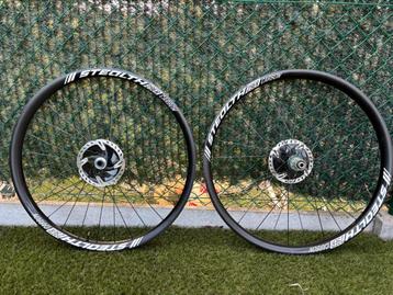 Stealth carbon MTB wheels beschikbaar voor biedingen