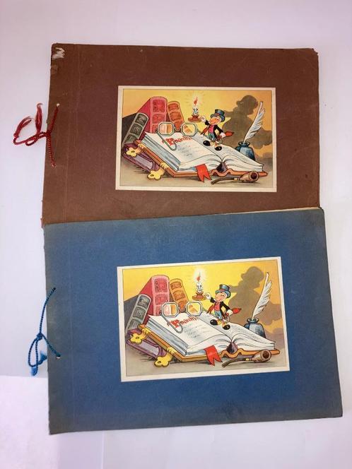2x Albums images De Beukelaer Pinocchio Bleu et bordeaux chr, Verzamelen, Stickers, Gebruikt, Ophalen of Verzenden