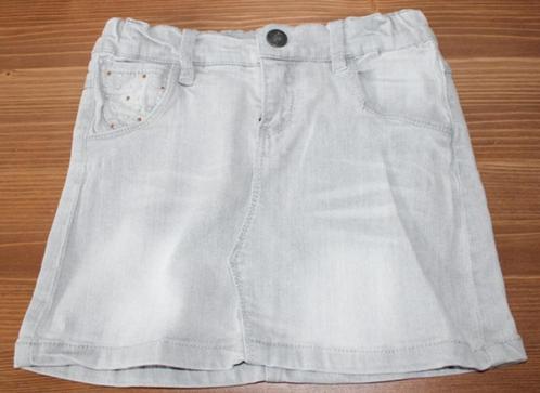 Trendy lichtgrijs rokje van Name It (maat 122), Kinderen en Baby's, Kinderkleding | Maat 122, Zo goed als nieuw, Meisje, Jurk of Rok