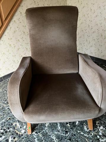 Fauteuil zetel in bruin grijs velvet vintage beschikbaar voor biedingen