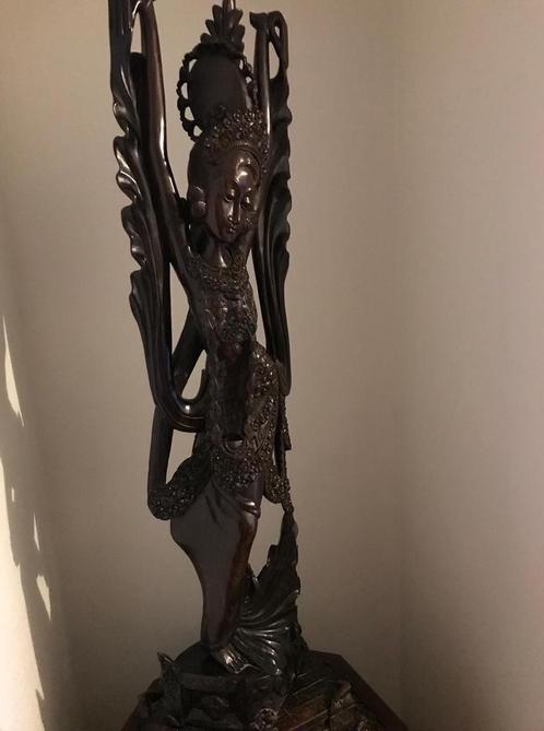 Houten beeld Balinese danseres + console in perfecte staat, Verzamelen, Beelden en Beeldjes, Zo goed als nieuw, Mens, Ophalen