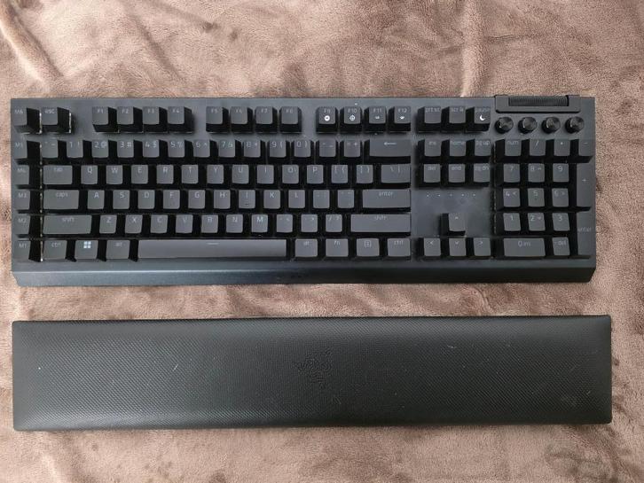 Razer BlackWidow V4 Green Switch RGB QWERTY, Computers en Software, Toetsenborden, Zo goed als nieuw, Qwerty, Bedraad, Ergonomisch