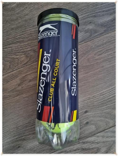 SLAZENGER - TUBE DE 3 BALLES DE TENNIS CLUB ALL COURT, Sport en Fitness, Tennis, Nieuw, Ballen, Overige merken, Ophalen of Verzenden