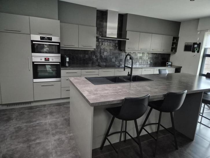 Zeer ruime keuken met eiland., Huis en Inrichting, Keuken | Complete keukens, Gebruikt, Overige typen, Overige kleuren, Overige materialen