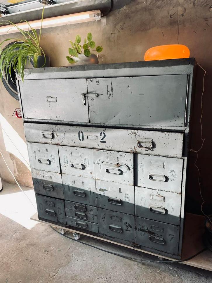 Vintage metalen kast, Huis en Inrichting, Kasten | Ladekasten, Zo goed als nieuw, Ophalen