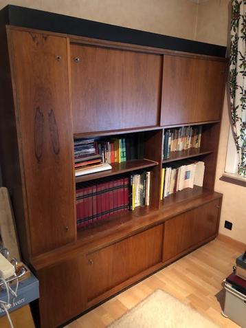boekenkast beschikbaar voor biedingen