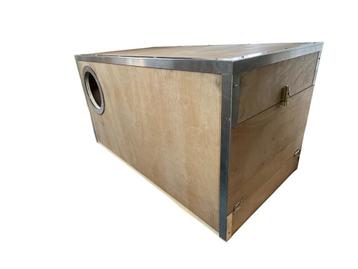 Hardhouten ara broedblokken, nestkasten beschikbaar voor biedingen