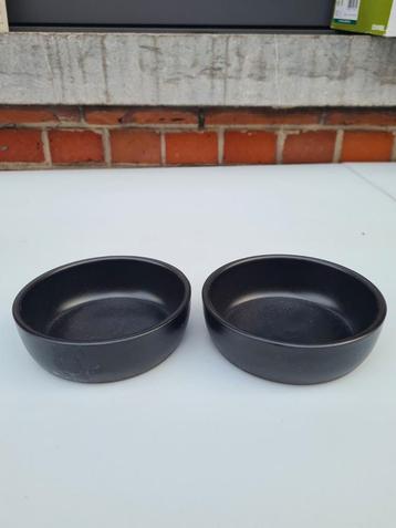 2 kleine serveerschaaltjes beschikbaar voor biedingen