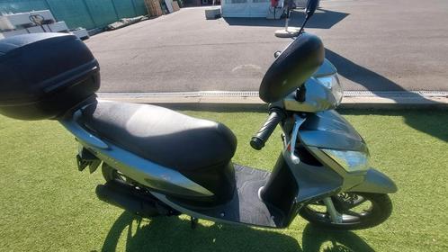 Honda vision 110 cc. 4300km, Fietsen en Brommers, Brommers | Honda, Zo goed als nieuw, Ophalen