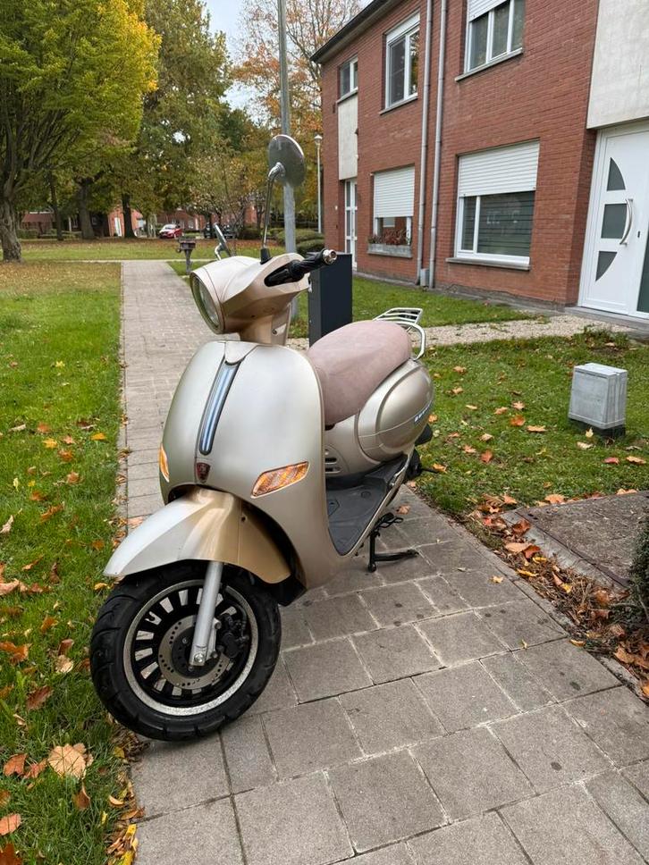 Scooter b klasse (top conditie), Fietsen en Brommers, Scooters | Overige merken, Zo goed als nieuw, Klasse B (45 km/u), Ophalen of Verzenden