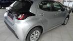 Toyota Yaris DYNAMIC HYBRIDE (bj 2024, automaat), Auto's, Automaat, Stof, Gebruikt, USB