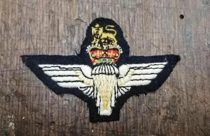 GB Engels militair embleem uit de Tweede Wereldoorlog, Verzamelen, Militaria | Tweede Wereldoorlog, Verzenden