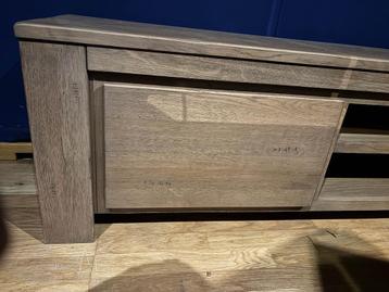 Eiken TV meubel beschikbaar voor biedingen