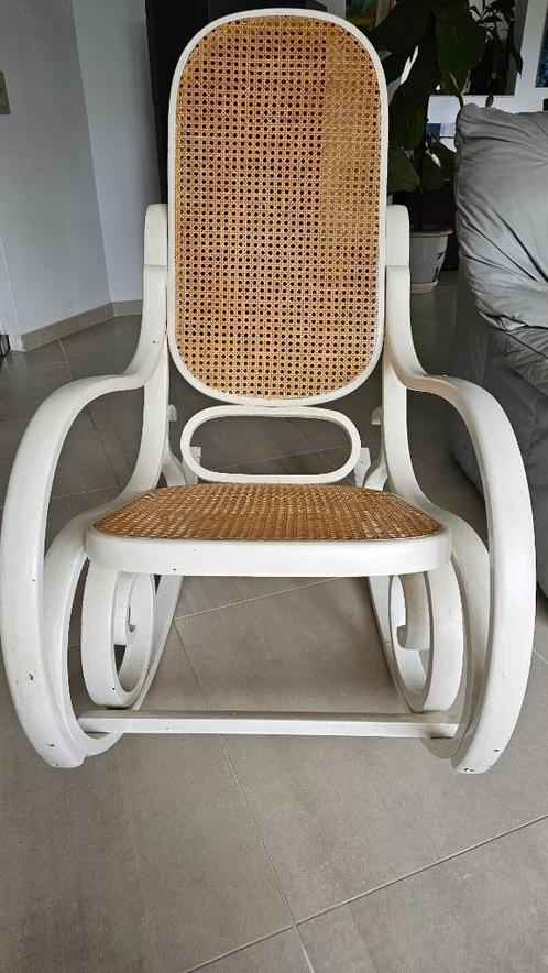 Rocking chair design style Thonet en très bon état, Maison & Meubles, Chaises, Utilisé, Une, Bois, Osier ou Rotin, Blanc, Enlèvement