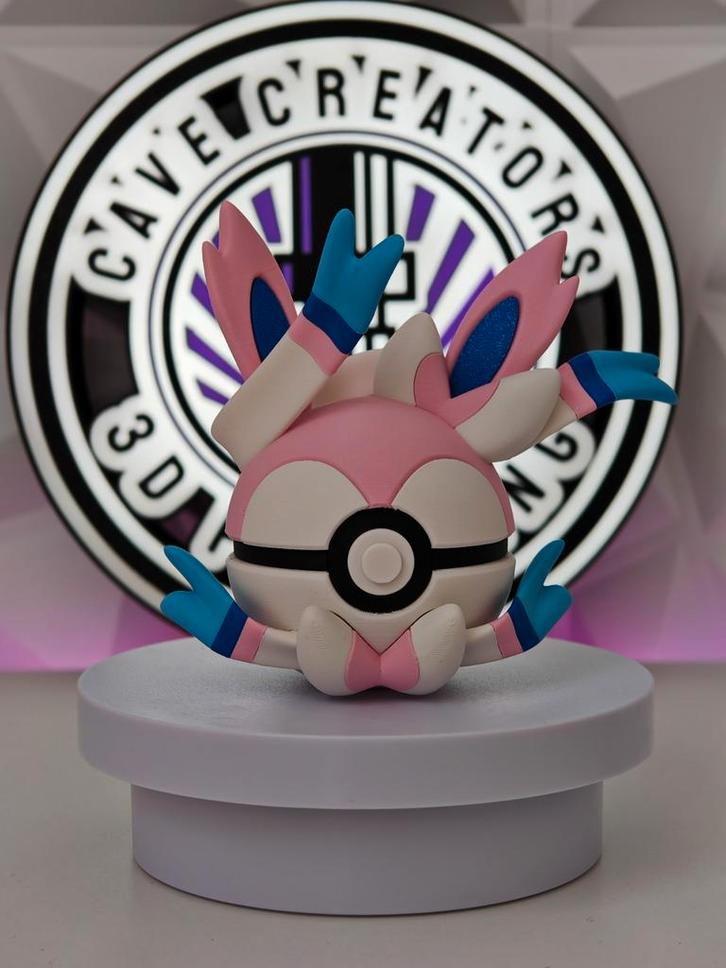 Sylveon Pokéball – 3D Printed Collectible, Games en Spelcomputers, Games | Overige, Nieuw, Ophalen of Verzenden