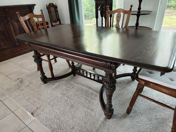 Antieke Mechelse tafel beschikbaar voor biedingen