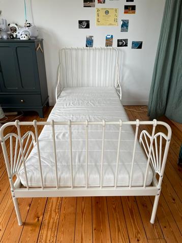 Lit de croissance blanc avec matelas et 2 draps, Sommier à lattes, 70 à 85 cm, Comme neuf, Enlèvement