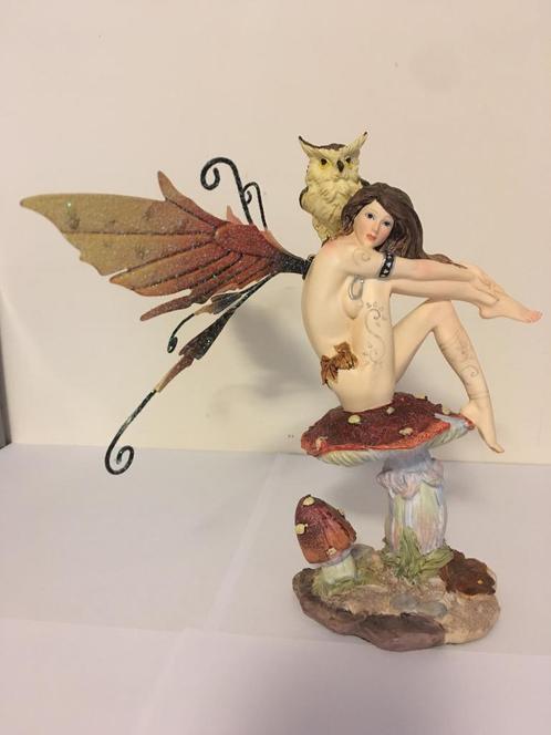 Figurine "Fée avec hibou", Verzamelen, Beelden en Beeldjes, Gebruikt, Fantasy, Ophalen of Verzenden