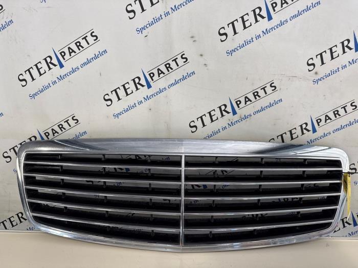 Calandre d'un Mercedes E-Klasse (9040), Autos : Pièces & Accessoires, Carrosserie & Tôlerie, Mercedes-Benz, Utilisé, 3 mois de garantie