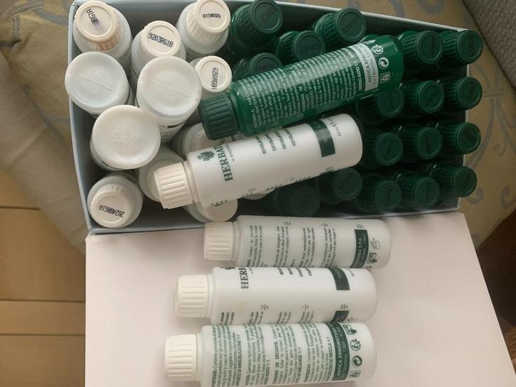 Gratis * ongeveer 45 kleine lege plastic flesjes * 60 ml, Hobby en Vrije tijd, Knutselen, Gebruikt, Knutselwerk, Ophalen