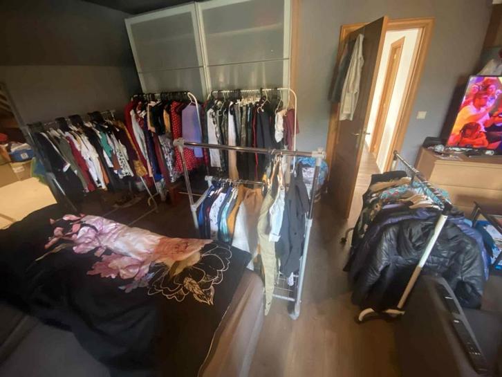 Belangrijk lot verschillende dameskledin M/L 100/150stucks, Kleding | Dames, Overige Dameskleding, Gedragen, Ophalen