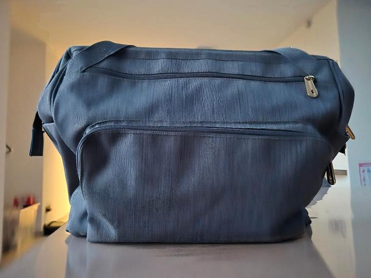 Sac de bébé Lässig - sac à dos (très spacieux !), Enfants & Bébés, Sac à langer bébé, Comme neuf, Sac à dos, Enlèvement