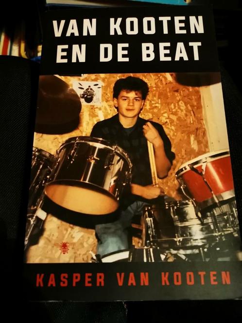 Kasper Van Kooten - Van Kooten en de beat boek in nieuwstaat, Livres, Biographies, Comme neuf, Enlèvement ou Envoi