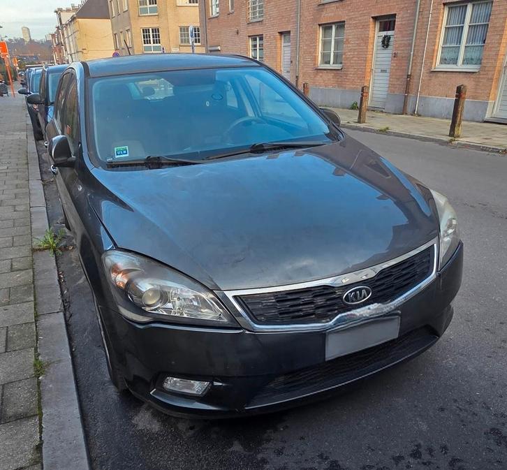 KIA CEED 1.6 CRDI pour EXPORT, Auto's, Kia, Particulier, (Pro) Cee d, Diesel, Euro 5, Berline, 5 deurs, Handgeschakeld, Zilver of Grijs