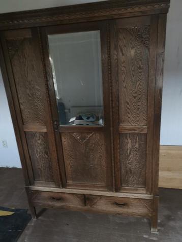 Oude eiken (kleer)kast., Enlèvement