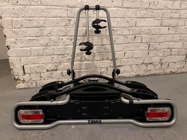 Porte-velos THULE inclinable et verrouillable (2 vélos), Autos : Divers, Porte-vélos, Comme neuf, Support d'attelage, 2 vélos