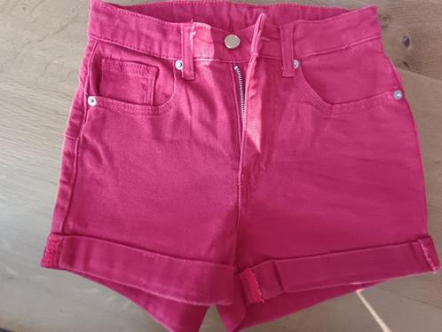 Mooie rode jeans short (mt XS), Kleding | Dames, Spijkerbroeken en Jeans, Zo goed als nieuw, W27 (confectie 34) of kleiner, Overige kleuren