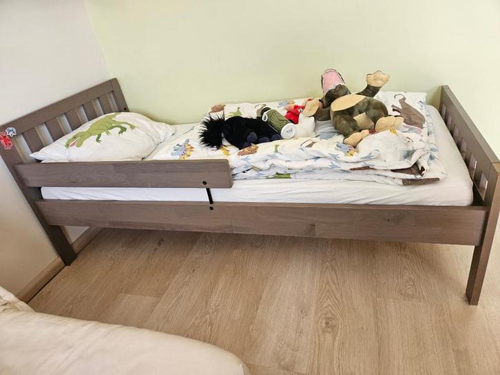 Lit pour tout-petit IKEA MYGGA, Enfants & Bébés, Chambre d'enfant | Lits, Comme neuf, 160 à 180 cm, 70 à 85 cm, Sommier à lattes