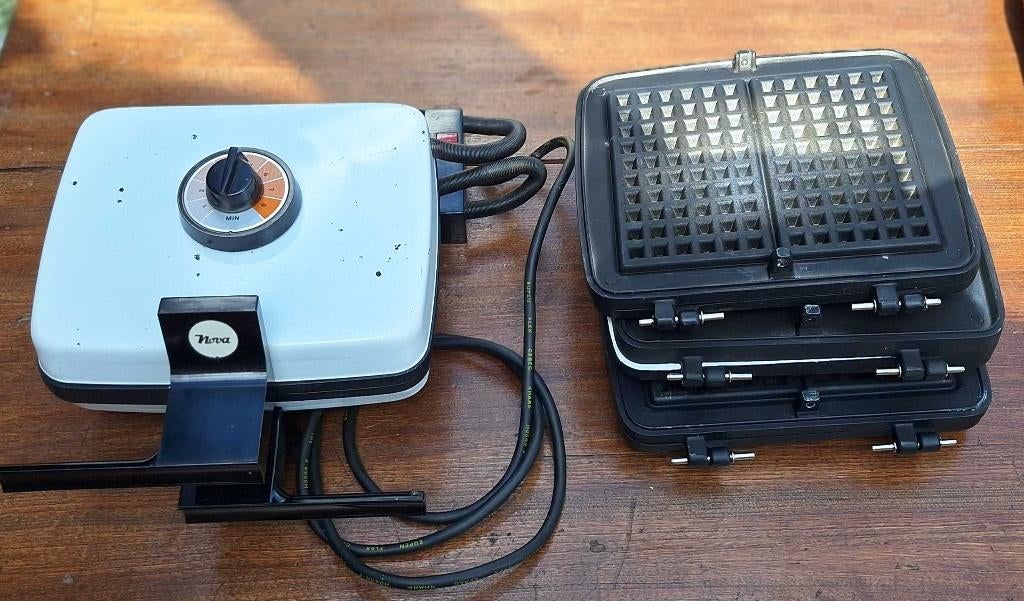 Compleet Nova wafelijzer + 3 verschillende wafelvormen, Ophalen, Uitneembare platen, Gebruikt