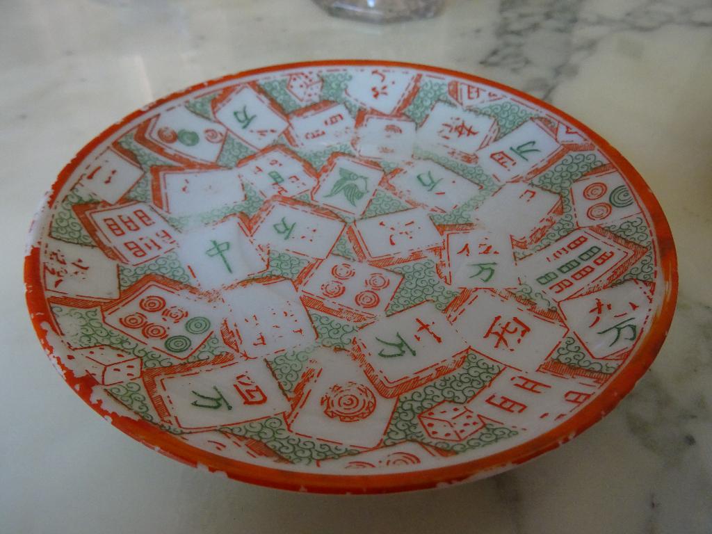 2 Sous-tasses polychrome en porcelaine de Chine, Antiquités & Art, Antiquités | Porcelaine, Enlèvement ou Envoi