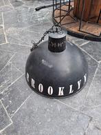 Lampe industrielle suspendue, Enlèvement