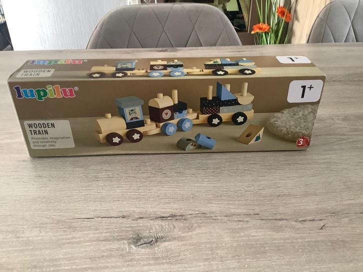 Houten speelgoed trein (Nieuw) (12x40 cm), Kinderen en Baby's, Speelgoed | Houten speelgoed, Nieuw, Duw- of Trekspeelgoed, Ophalen of Verzenden
